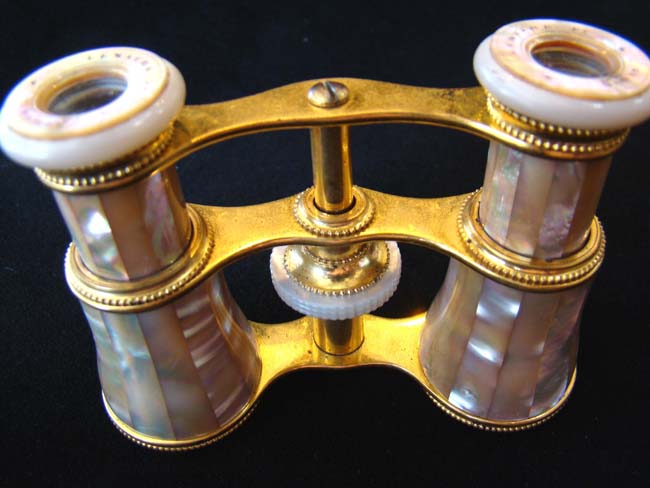 An exquisite pair of antique mother-of-pearl mounted French opera glasses made by LeMaire circa 1890 — image 4